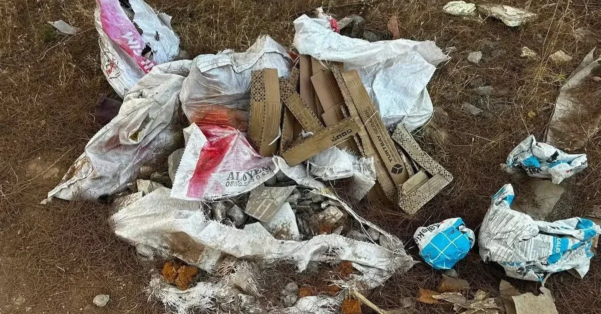 Akbük Cemevi arkasındaki kaçak atık alanları ve çevre kirliliği riski