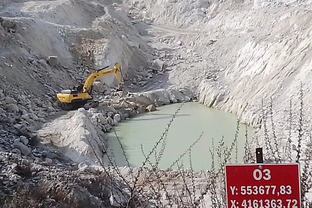 Akbük Beşparmak Latmos Dağları ve maden projesi tehdidi altındaki zeytinlikler.