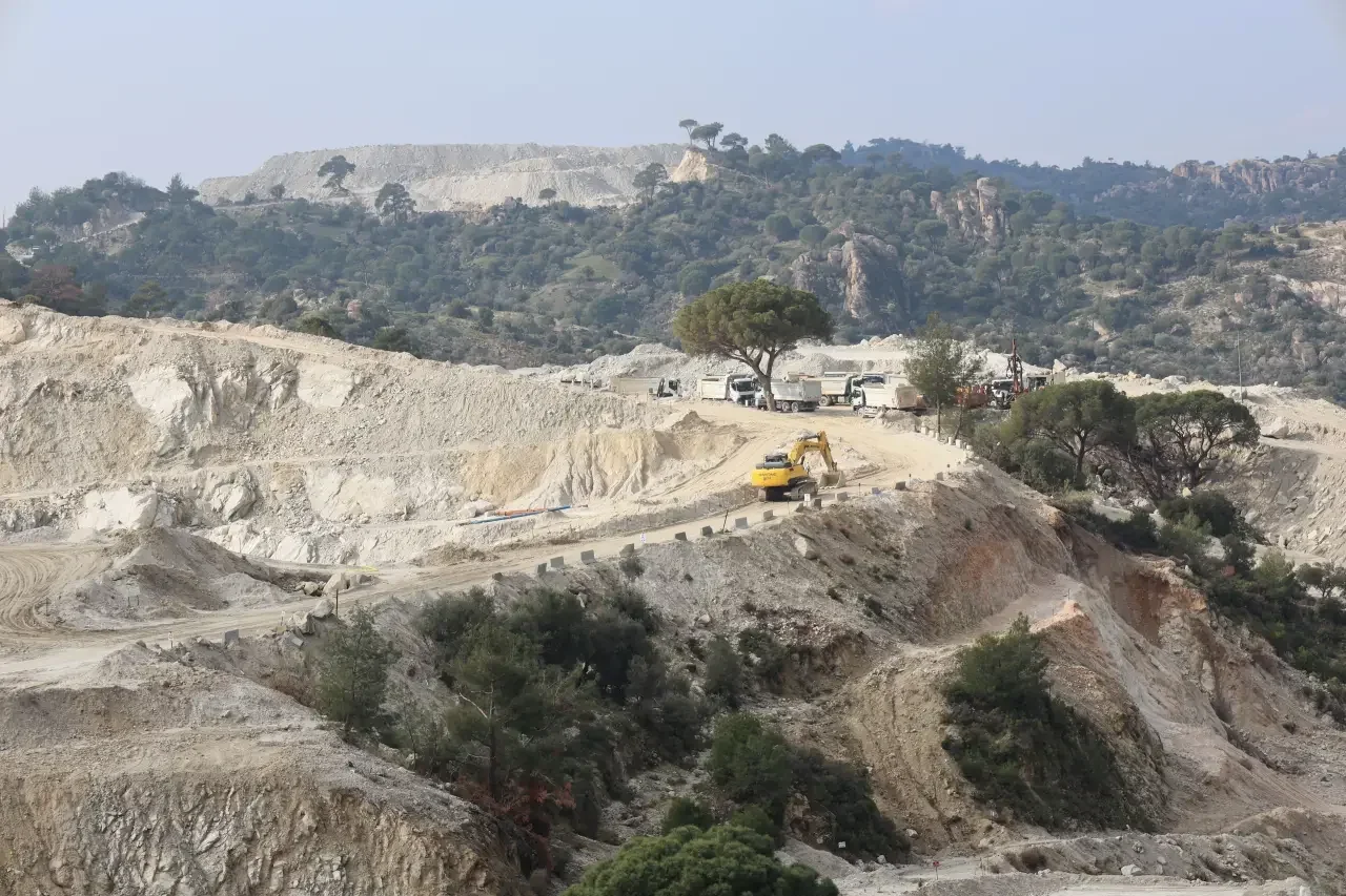 Akbük'te Latmos (Beşparmak) Dağları ve maden projesi tehdidi altındaki doğa.