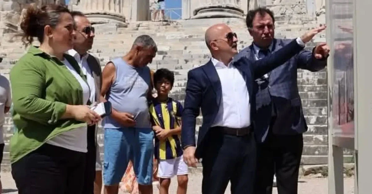 Aydın Valisi Dr. Osman Varol Didim Apollon Tapınağı ziyaretinde