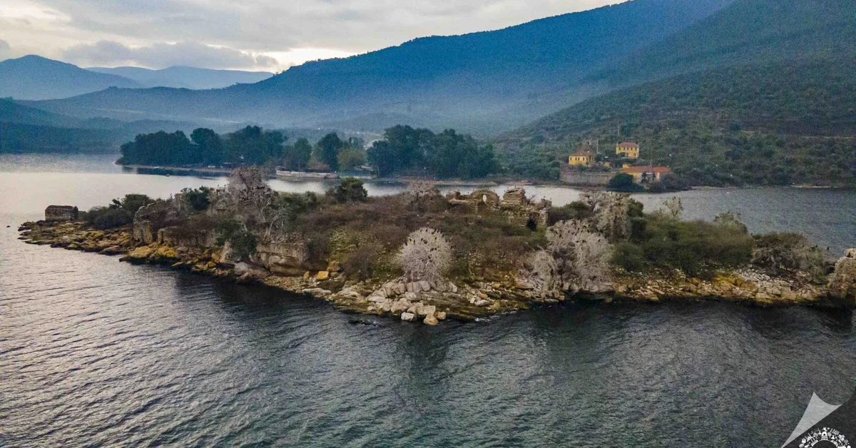 Didim ve Akbük yakınlarındaki Bafa Gölü doğal peyzajı ve çevre tehdidi.