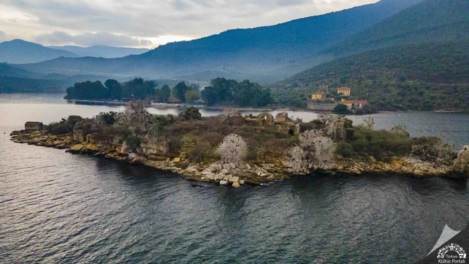 Aydın ve Muğla sınırındaki Bafa Gölü ve Latmos Dağları maden ocağı tehdidi altında.