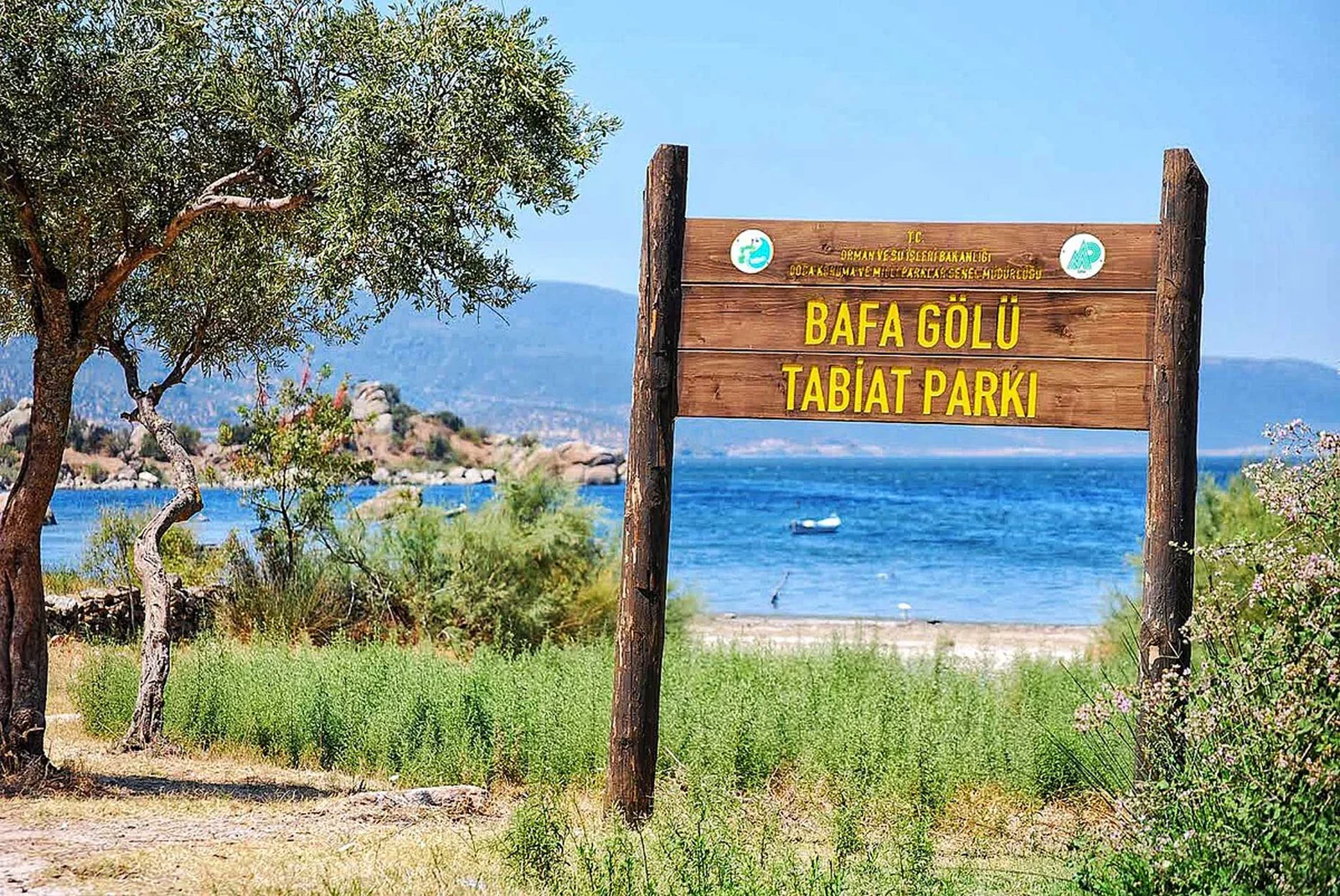 Ege Bölgesi Bafa Gölü ve Latmos Dağları üzerinde yükselen maden ocağı tehdidi.