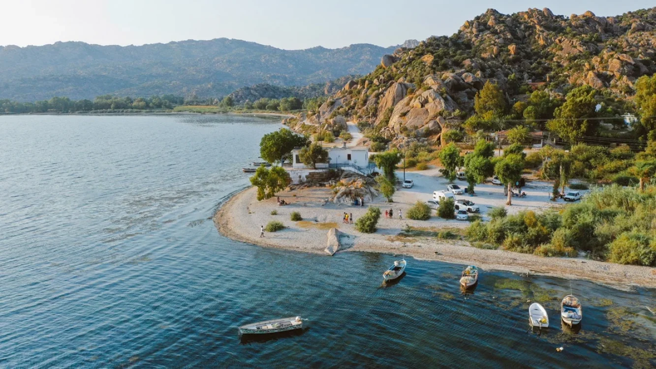 Ege'deki Bafa Gölü ve çevresindeki Latmos dağlarında maden ocağı tehdidi.