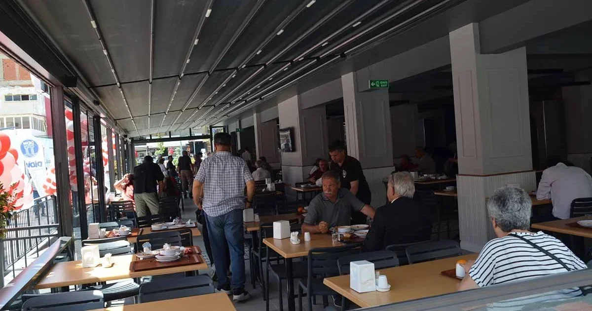 Didim Akbük Kent Lokantası'nda 120 TL'ye sunulan 4 çeşit ucuz yemek menüsü.