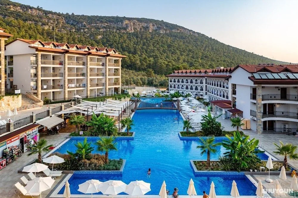 Didim Akbük yeşil alanlar ve Didim Belediye Başkanı Hatice Gençay projeleri.