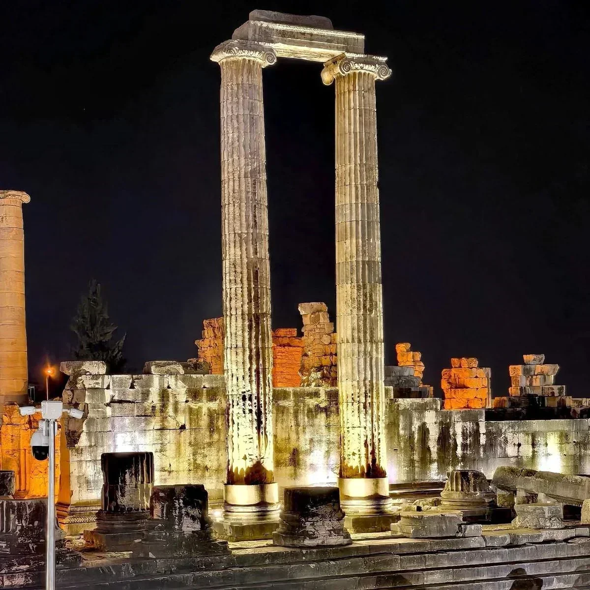Didim Apollo Tapınağı gece ışıklandırması, Akbük sakini Jonathan'ın anlatımıyla.