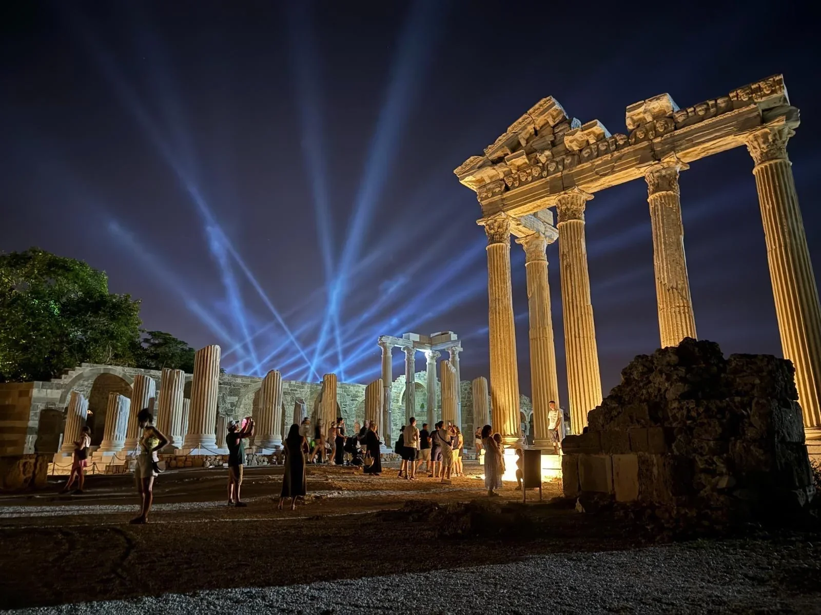 Aydın Didim Apollon Tapınağı gece müzeciliği gezisinde Rehber Efe ile antik keşif.
