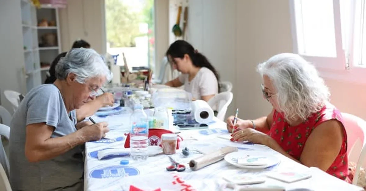 Didim ve Akbük'te geleneksel Türk çini sanatı kursu çalışmaları