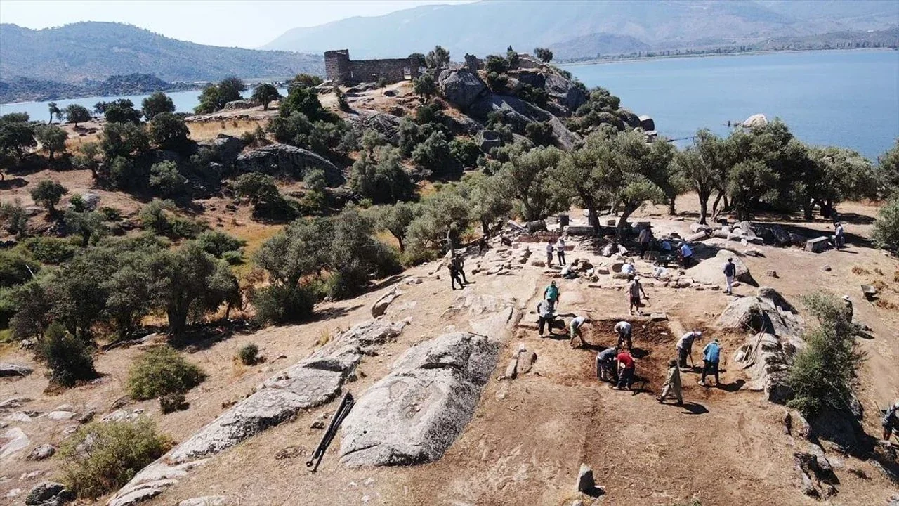 Rehber Efe ile Akbük yakınlarındaki Kapıkırı Herakleia Antik Kenti kazıları.