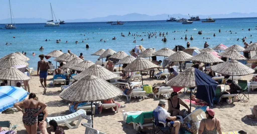 Didim’de Yaz Mesaisi Bitmiyor: Plajlar Doldu Taştı