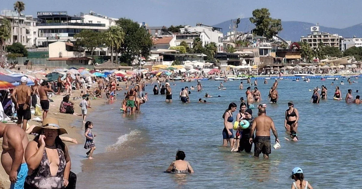 Eylül ayında Didim ve Akbük plajlarında devam eden yaz tatili ve deniz keyfi